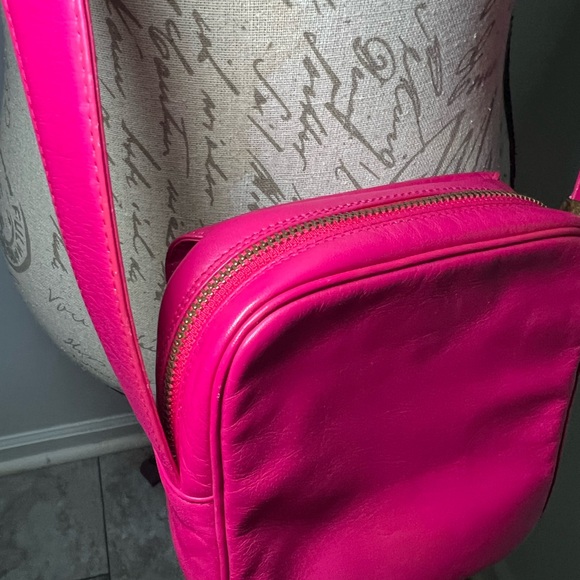 Vintage Yves Saint Laurent/YSL Hot Pink Crossbody - Picture 4 of 10
